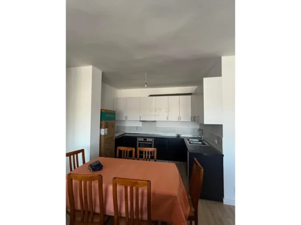 Tirane, jepet me qera apartament 2+1 Kati 5, 103 m² 400 € 