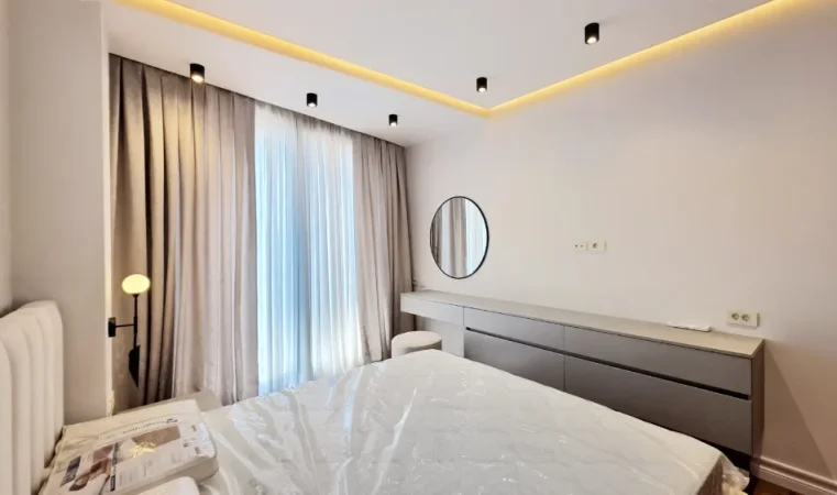 Tirane, jepet me qera apartament 3+1+Ballkon , 152 m² 1.900 € (Mine Peza)