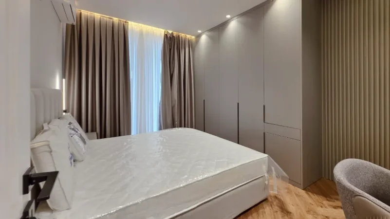 Tirane, jepet me qera apartament 3+1+Ballkon , 152 m² 1.900 € (Mine Peza)