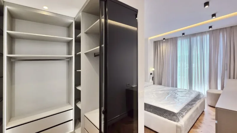 Tirane, jepet me qera apartament 3+1+Ballkon , 152 m² 1.900 € (Mine Peza)