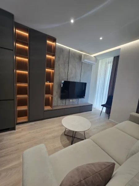 Tirane, jepet me qera apartament 1+1 Kati 1, 65 m² 1.000 € (Mine Peza)