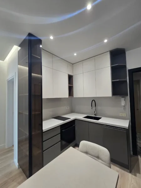 Tirane, jepet me qera apartament 1+1 Kati 1, 65 m² 1.000 € (Mine Peza)