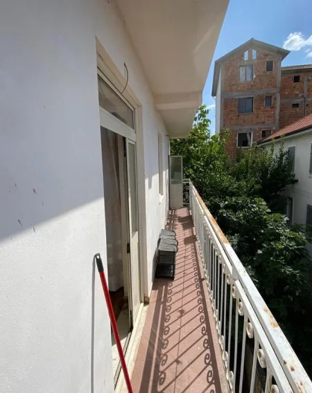Tirane, jepet me qera 1+1 , 55 m² 300 € (MIHAL GRAMENO)