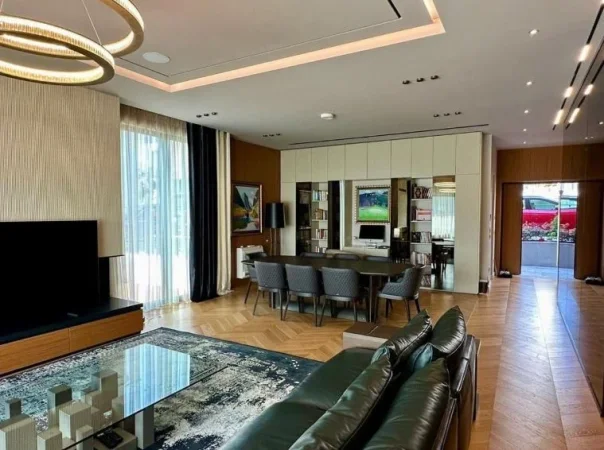 Tirane, shitet Vile , 270 m² 1.000.000 €