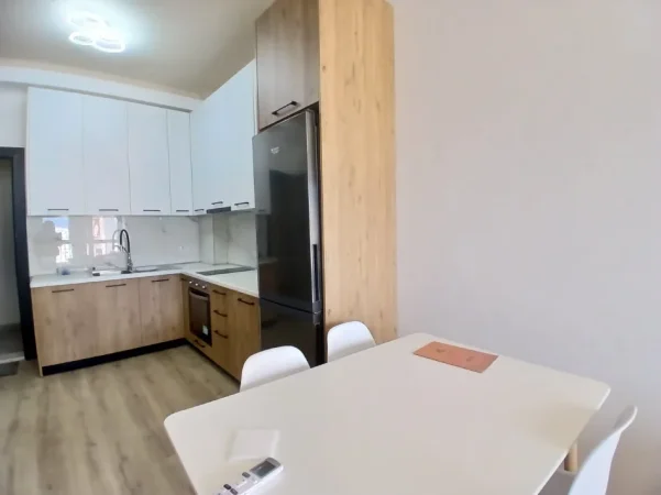 Tirane, jepet me qera apartament 1+1+Ballkon Kati 7, 55 m² 500 € 