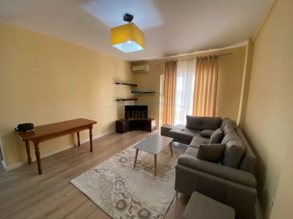 Tirane, jepet me qera apartament 1+1+Ballkon Kati 3, 65 m² 500 € (Bill Klinton)