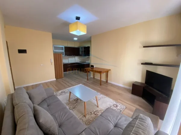 Tirane, jepet me qera apartament 1+1+Ballkon Kati 3, 65 m² 500 € (Bill Klinton)