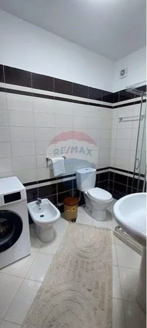 Vlore - Lungomare, jepet me qera apartament 2+1+Ballkon Kati 6, 78 m² 500 € (Rruga Dhimitër Konomi, Vlore)