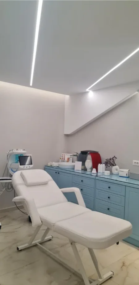 Tirane, jepet me qera ambjent biznesi Kati 0, 70 m² 1.900 € (QENDER)