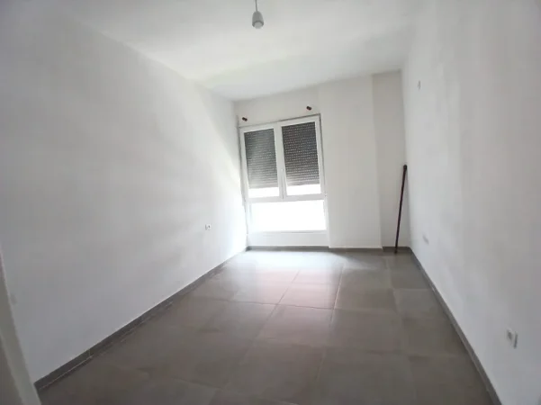Tirane, jepet me qera apartament 2+1+Ballkon Kati 4, 100 m² 450 € 