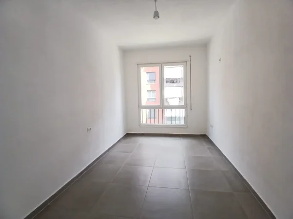 Tirane, jepet me qera apartament 2+1+Ballkon Kati 4, 100 m² 450 € 