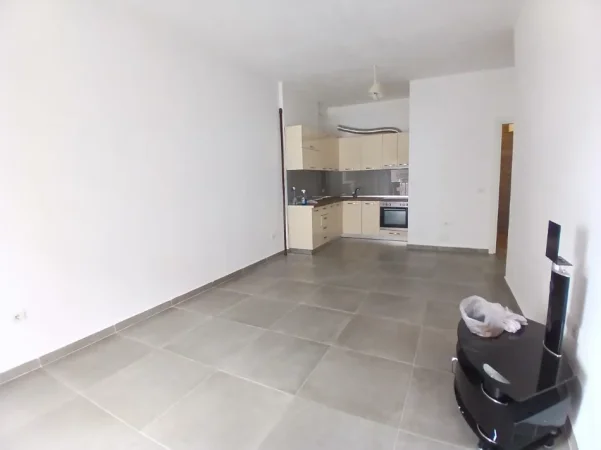 Tirane, jepet me qera apartament 2+1+Ballkon Kati 4, 100 m² 450 € 