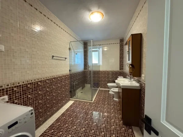 Tirane, jepet me qera apartament Kati 6, 70 m² 650 € 