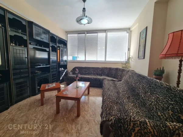 Tirane, jepet me qera apartament 2+1 Kati 7, 80 m² 475 € (PORCELAN)