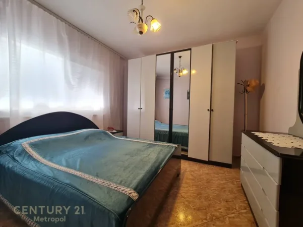 Tirane, jepet me qera apartament 2+1 Kati 7, 80 m² 475 € (PORCELAN)