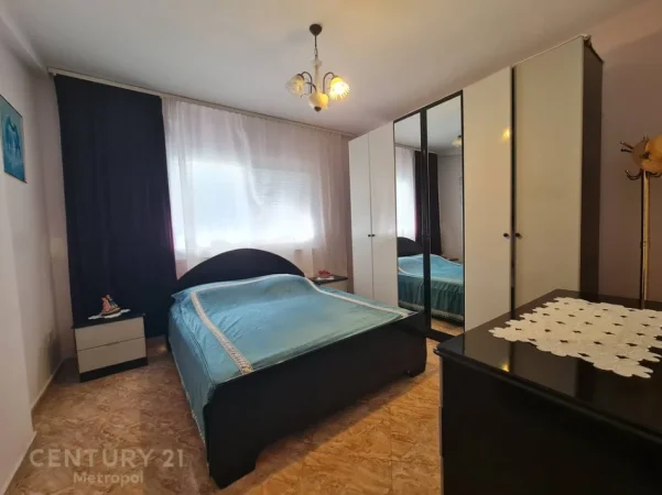 Tirane, jepet me qera apartament 2+1 Kati 7, 80 m² 475 € (PORCELAN)