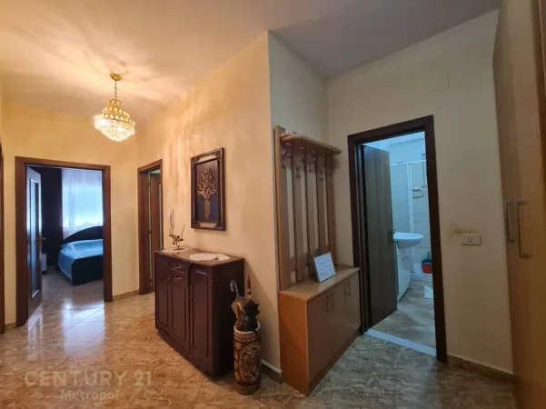 Tirane, jepet me qera apartament 2+1 Kati 7, 80 m² 475 € (PORCELAN)