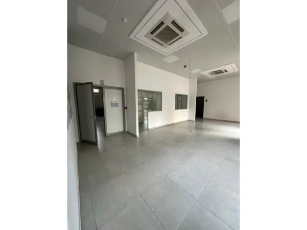 JEPET ME QERA GODINE BIZNESI 4 KATESHE , RRUGA E KAVAJES