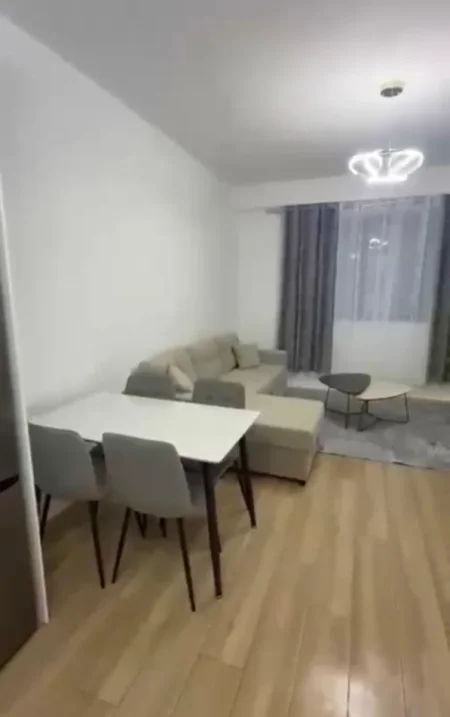 Tirane, jepet me qera apartament 1+1+Ballkon Kati 2, 70 m² 499 € 