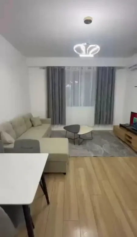 Tirane, jepet me qera apartament 1+1+Ballkon Kati 2, 70 m² 499 € 