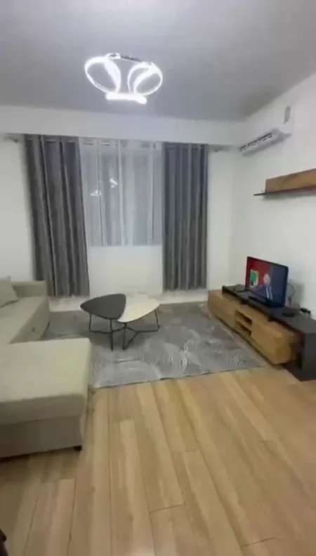 Tirane, jepet me qera apartament 1+1+Ballkon Kati 2, 70 m² 499 € 