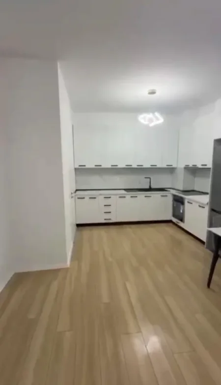 Tirane, jepet me qera apartament 1+1+Ballkon Kati 2, 70 m² 499 € 