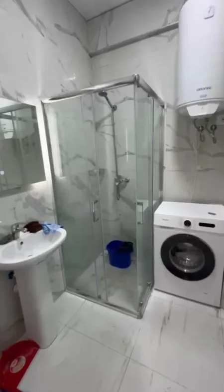 Tirane, jepet me qera apartament 1+1+Ballkon Kati 2, 70 m² 499 € 