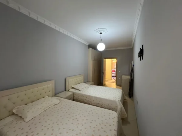 Tirane, jepet me qera apartament 2+1+Aneks+Ballkon Kati 3, 130 m² 600 € 