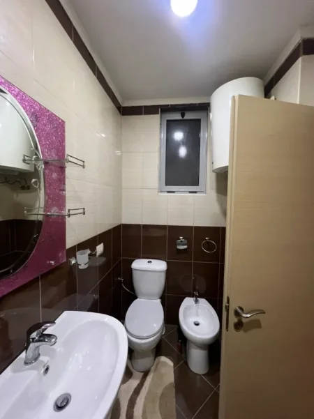 Tirane, jepet me qera apartament 2+1+Aneks+Ballkon Kati 3, 130 m² 600 € 