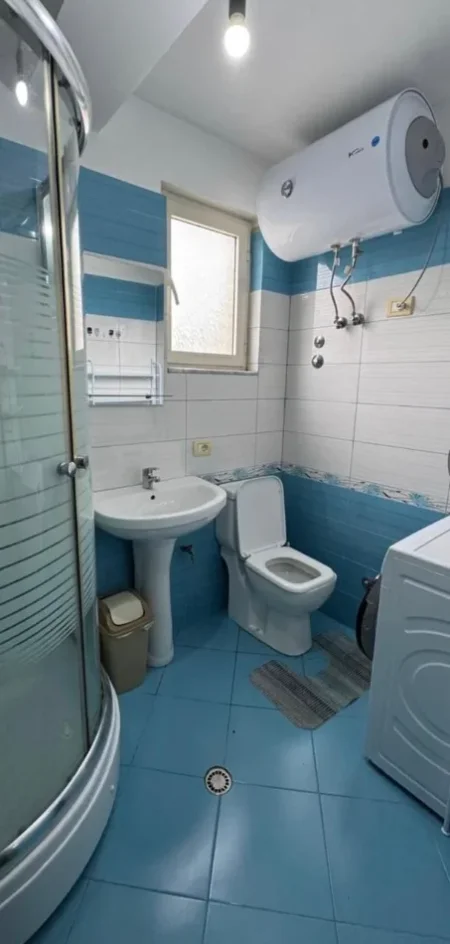 Tirane, jepet me qera apartament 1+1+Ballkon Kati 5, 70 m² 480 € 