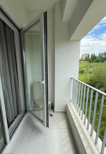 Tirane, jepet me qera apartament 2+1 Kati 7, 80 m² 500 € (ALI DEMI)