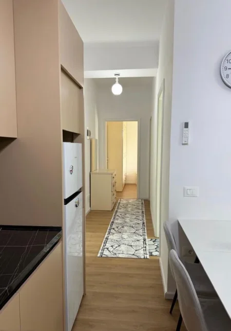 Tirane, jepet me qera apartament 2+1 Kati 7, 80 m² 500 € (ALI DEMI)