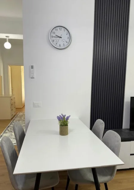 Tirane, jepet me qera apartament 2+1 Kati 7, 80 m² 500 € (ALI DEMI)