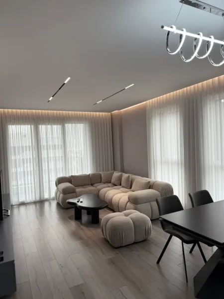 Tirane, jepet me qera apartament 2+1+Ballkon Kati 7, 100 m² 870 €