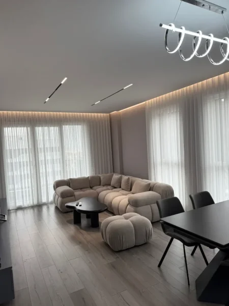 Tirane, jepet me qera apartament 2+1+Ballkon Kati 7, 100 m² 870 €