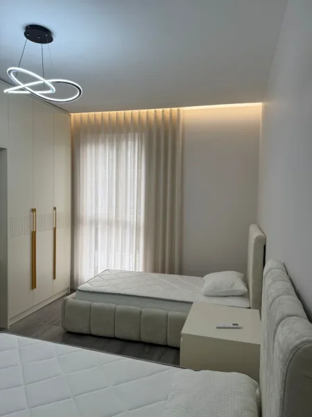 Tirane, jepet me qera apartament 2+1+Ballkon Kati 7, 100 m² 870 €