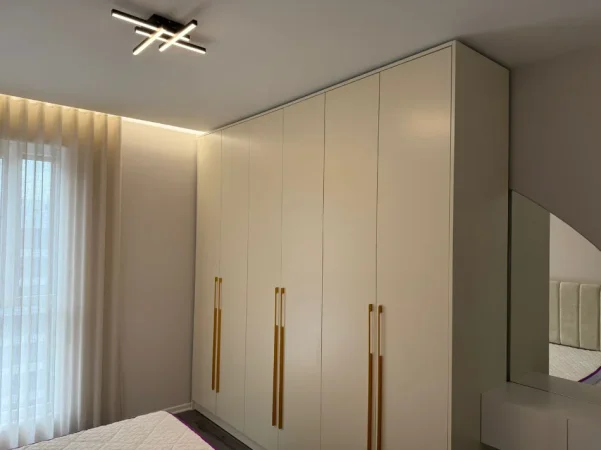 Tirane, jepet me qera apartament 2+1+Ballkon Kati 7, 100 m² 870 €