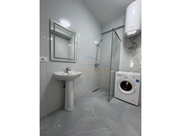 Tirane, jepet me qera apartament 2+1+Ballkon Kati 3, 105 m² 550 € (Urban Gate)