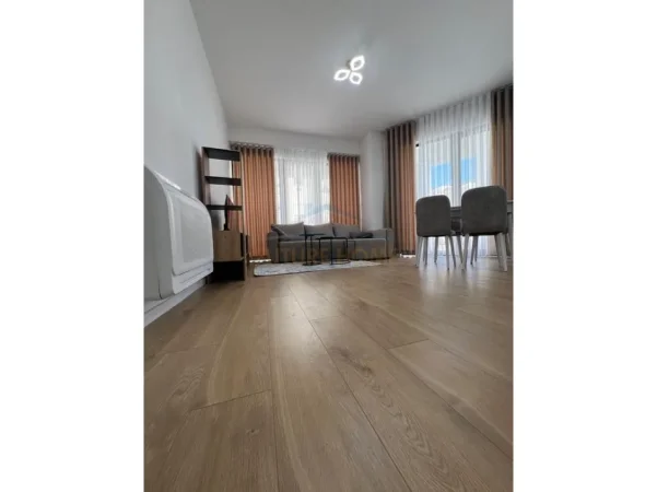 Tirane, jepet me qera apartament 2+1+Ballkon Kati 3, 105 m² 550 € (Urban Gate)