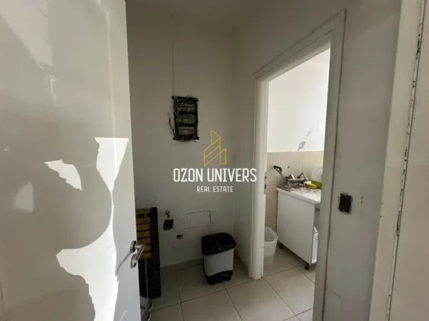 Tirane, shitet ambjent biznesi Kati 0, 40 m² 40.000 € (Bulevardi Bajram Curri)