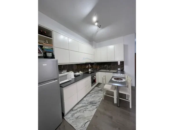 Tirane, shitet apartament 1+1 Kati 7, 68 m² 95.000 € (Terminali Autobuzave, Kryqezimi Kamzes)