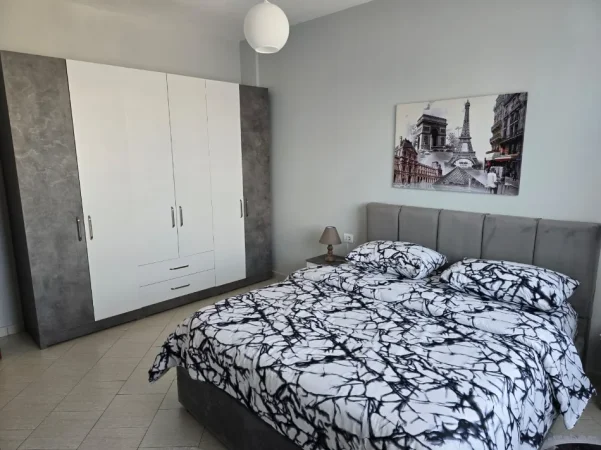 Tirane, jepet me qera apartament 1+1+Aneks+Ballkon Kati 2, 650 € (rruga siri kodra)