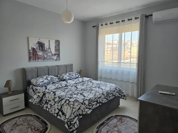 Tirane, jepet me qera apartament 1+1+Aneks+Ballkon Kati 2, 650 € (selvia , rruga e dibres)