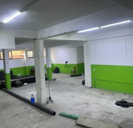 Tirane, jepet me qera magazine Kati -1, 160 m² 500 € (SELITE)