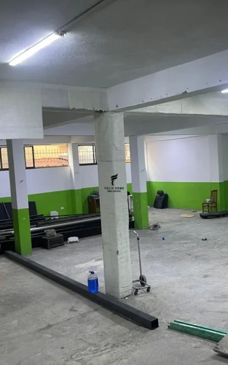 Tirane, jepet me qera magazine Kati -1, 160 m² 500 € (SELITE)