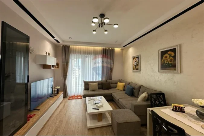 Tirane, jepet me qera apartament 1+1+Ballkon Kati 5, 65 m² 660 € (Kompleksi Kontakt)