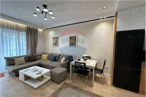 Tirane, jepet me qera apartament 1+1+Ballkon Kati 5, 65 m² 660 € (Kompleksi Kontakt)