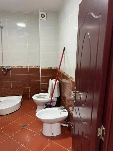 Tirane, jepet me qera apartament 1+1 , 70 m² 400 € (ASTIR)