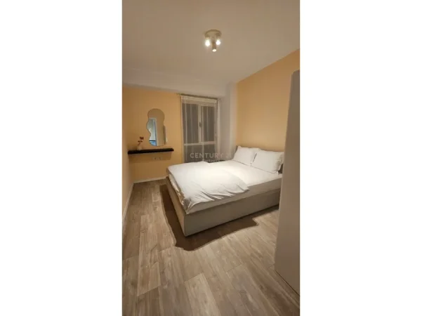 Tirane, jepet me qera apartament 1+1 Kati 4, 77 m² 700 € (Bulevardi i ri)