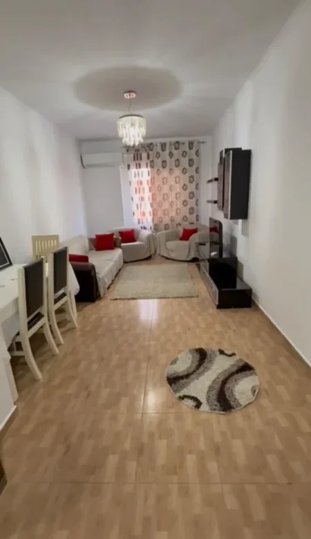 Tirane, jepet me qera apartament 1+1+Ballkon Kati 7, 70 m² 400 € 